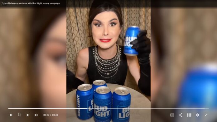 Anheuser-Busch a pierdut peste 5 miliarde de dolari din cauza controversei lui Dylan Mulvaney Bud Light