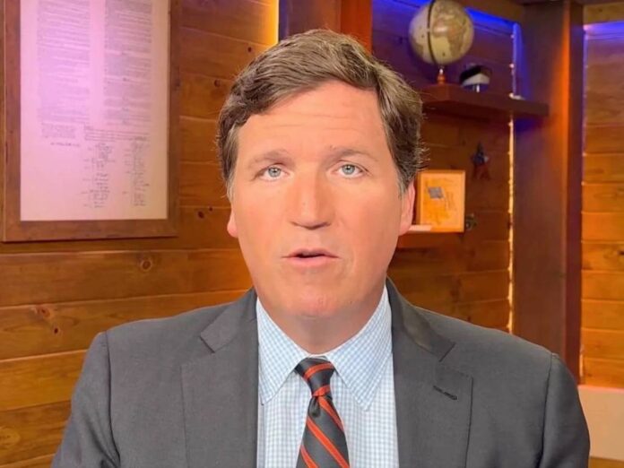 Tucker Carlson rupe tăcerea despre părăsirea Fox News într-un videoclip sfidător