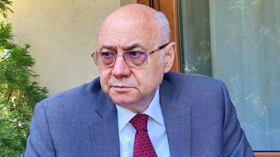 Profesorul Irinel Popescu a fost trimis in judecata pe un dosar redeschis din cheful procuroarei Ana Dana, fiind acuzat de o pretinsa dare de mita “dovedita” cu probabilitati!