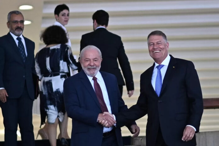 Gușă: Misiune imposibilă. Iohannis, protestantul teuton, trimis să-i seducă pe latino-americanii catolici! România și aflatul în treabă.
