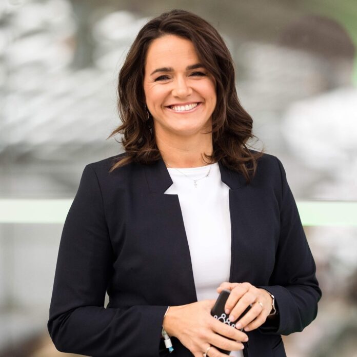 Novak Katalin, președinta Ungariei revine în România. Simbolurile naționale sunt date jos, iar cele străine se ridică în locul lor!