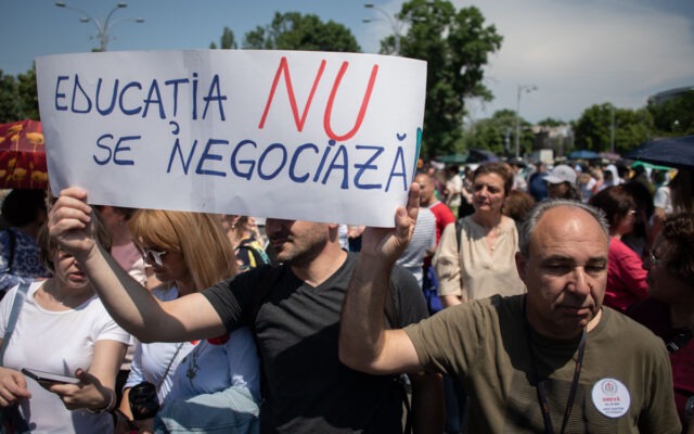 Dascălii, la poarta Palatului Cotroceni