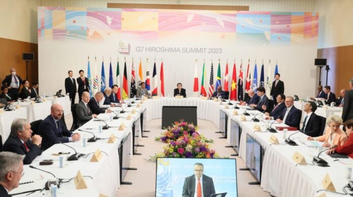 Aventuri în NATOstan: Sar scântei în Ibiza. Întâlnire în spatele ușilor închise în Lisabona