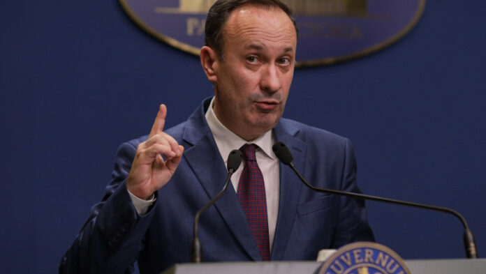 Gușă: Câciu confirmă singur că e cel mai slab ministru de finanțe. La finalul mandatului său acest incompetent ne anunță senin că avem de plătit urgent 20 de miliarde de euro, cca 7% din PIB!