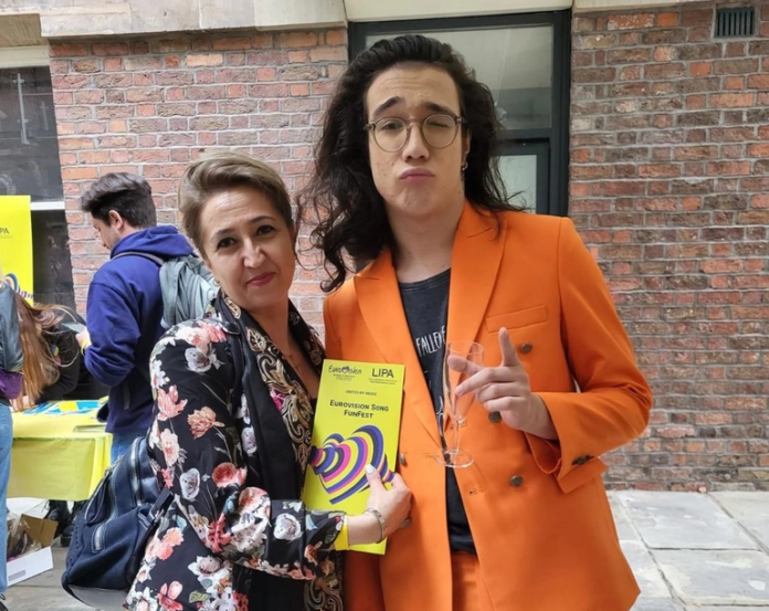 Așa ne trebuie! După ce s-a dat LGBT-ist în numele României, loser-ul de la Eurovision vrea să concureze acum și pentru altă țară. Bravo TVR!