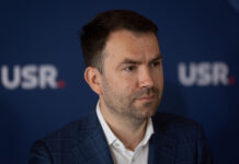 Drulăii trag căruța electrică la relanti