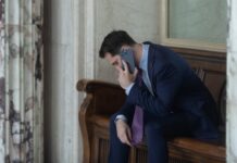 În plină invazie rusă în Ucraina, statul român demarează o afacere cu un oligarh rus. Complexul Energetic Oltenia face o centrală pe gaze cu Alro Slatina. Tatăl noului ministru al Energiei e administrator la Alro, companie controlată de Vitali Machitski