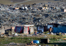 Deși sărăcia a fost principalul motiv al emigrației românilor, în continuare 1 din 3 români este în risc de sărăcie
