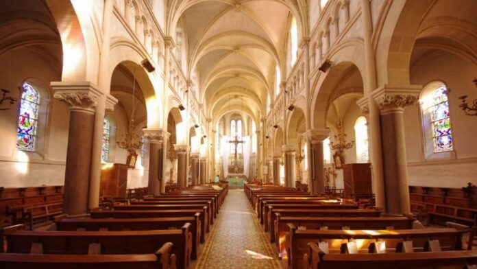 Italia se confruntă cu o criză a credincioșilor