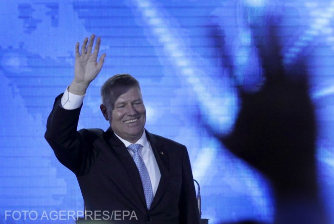Klaus Iohannis aplică metoda Adrian Năstase de retragere a greilor PNL la partid