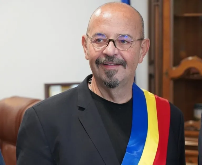 Angajații lui Piedone – vacanțe de lux și „formare profesională” pe bani publici