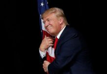 Trump semnează angajamentul de a apăra feminitatea împotriva ideologiei de gen dacă va fi ales în 2024