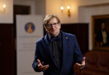 Interviu cu profesorul Mihai Ducea, de la Arizona University, care a spus că-n România se trăiește vădit mai bine ca-n America