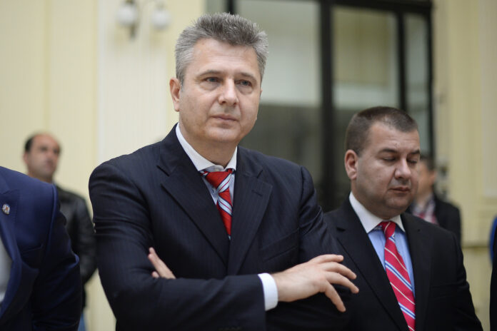 Gușă: “Prietenașului” Pandele îi place bătaia. Pân-acum a dat, în viitor trebuie să învețe să și încaseze, că vin vremuri grele pentru el!