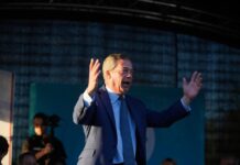 Cum poți să rămâi fără cont bancar dacă „dezinformezi” – cazul unui politician celebru.