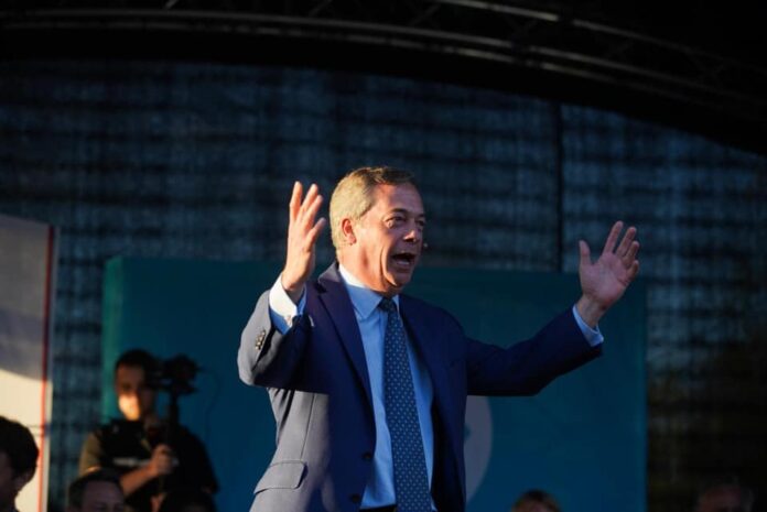 Cum poți să rămâi fără cont bancar dacă “dezinformezi” – cazul unui politician celebru.