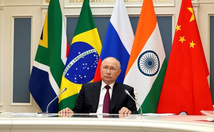 Discursul integral al lui Putin la BRICS în fața celorlalți 4 președinți
