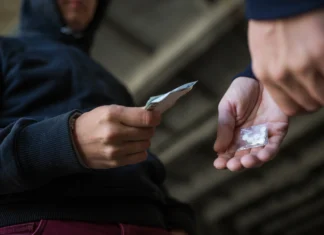 Doctor psihiatru confirmă o realitate șocantă: Principala adicție a românilor nu mai e alcoolul, ci drogurile de multe feluri! ”Policonsum”