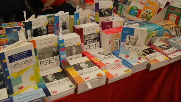 Petrișor Peiu: Degringolada din sistemul de educație este cauzată (mai ales) de lipsa de standardizare a manualelor și a culegerilor!