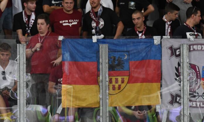 Simboluri secesioniste și revizioniste prezentate de fanii CFR la derby-ul cu Universitatea