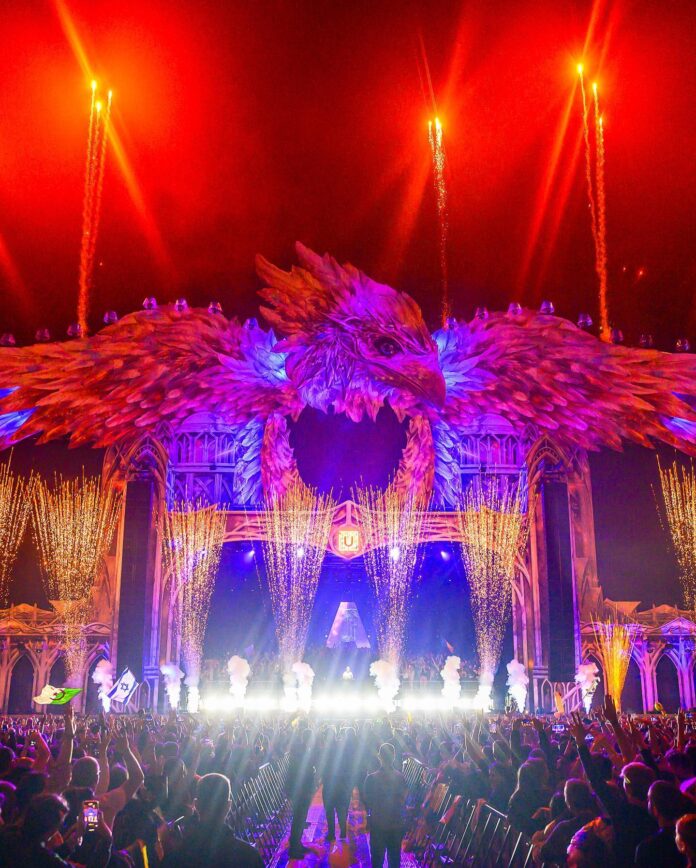 Gușă: UNTOLD-iștii ne arată că sunt două Românii, a lor e la modă și-n ascensiune. Lupii moraliști apără drogangeala și vulgaritatea deoarece li s-a spus că e noua marcă a Occidentului. Eu rămân un român demodat și prost!