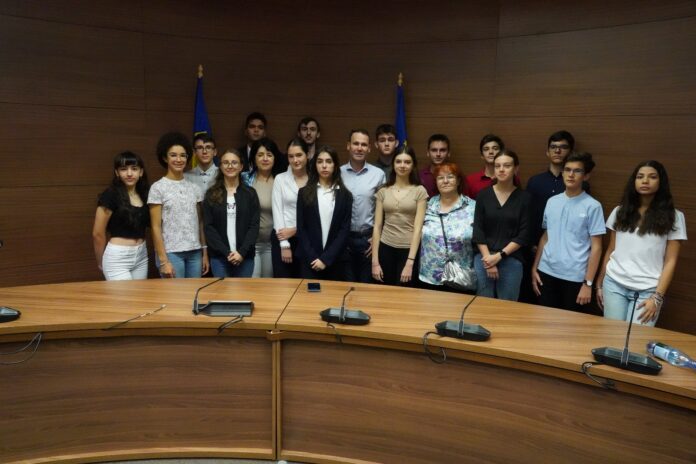 Primarul Robert Negoiță a premiat elevii de top din Sectorul 3