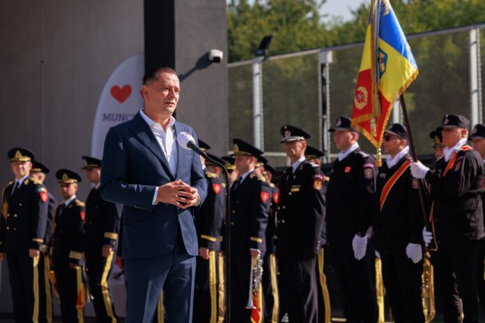 Sistemul integrat de protecție civilă al Sectorului 4 a devenit complet operațional, pentru siguranța oamenilor din Capitală. Unitatea de pompieri Perșani, singura construită în București în ultimii 32 de ani, de către comunitatea Sectorului 4, a fost dată în folosință