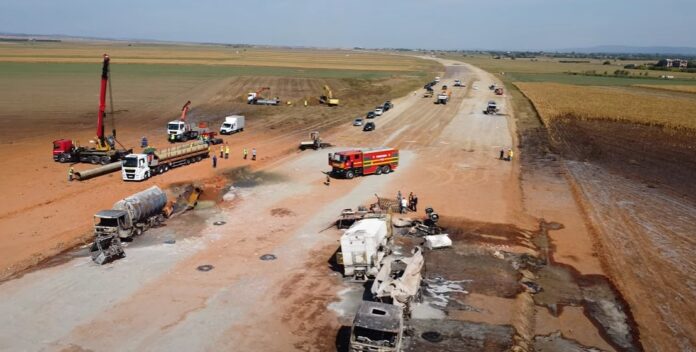 OFICIAL Explozia de pe Autostrada Moldovei: Ministerul Transporturilor confirmă că UMB nu trebuia să lucreze la autostradă fără relocarea gazoductului