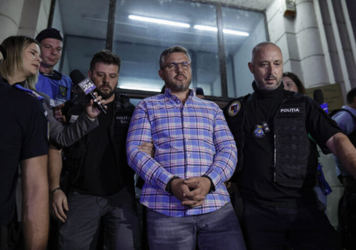 Gușă: Spectacolul cătușelor în scandalul Crevedia e menit să acopere responsabilitatea statului român pentru morții și răniții exploziilor. Operațiunea ”Să-l apărăm pe Arafat!”