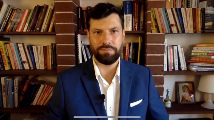 Popa: Propun să nu mai invităm minori și să nu se mai consume alcool deloc la întâlnirile AUR. Suntem sub asediu, trebuie să procedăm în consecință!