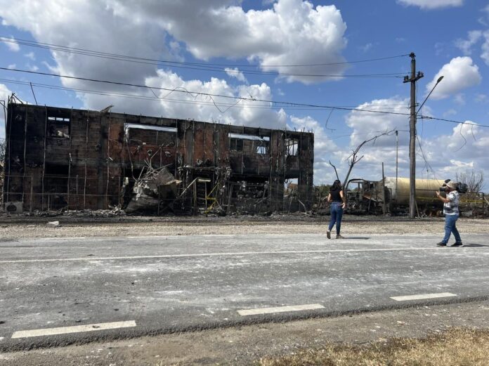 EXPLOZIA DE LA CREVEDIA / Un expert bulgar susține că transferul dintr-o cisternă în alta ar putea fi cauza accidentului