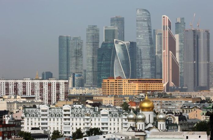 Numeroase companii străine au rămas în Rusia, în pofida sancţiunilor, observă Comisia Europeană