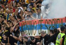 Ultrașii au aruncat în aer așa-zisul stat Kosovo