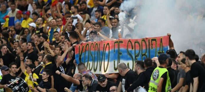 Ultrașii au aruncat în aer așa-zisul stat Kosovo