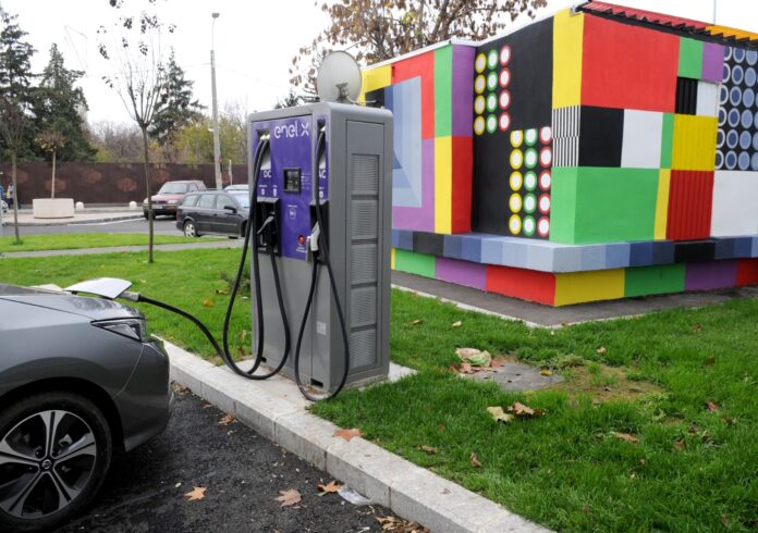 Sectorul 4 va beneficia de 100 de noi puncte de reîncărcare a mașinilor electrice. Investiție de peste 10 milioane de lei în infrastructură specifică pentru vehiculele de transport rutier nepoluant