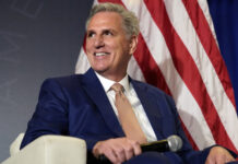 Un teribilist îmburdă Capitoliul