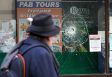 După revoltele din Irlanda împotriva migranților premierul promite noi legi privind cenzura online: “Suntem o țară de migranți”