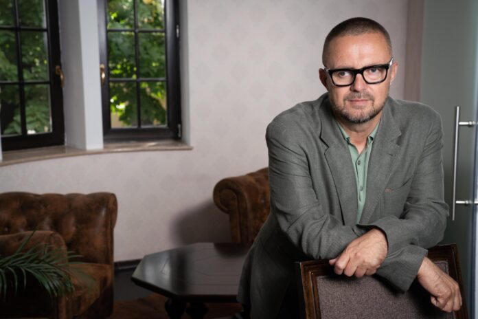 Regele pariurilor din România intră în presă! Devine asociat cu Orlando Nicoară, unul dintre interpușii rezerviștilor Statului Paralel.