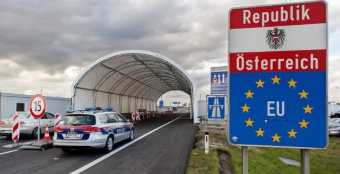 Ministrul de interne austriac recunoaște că majoritatea migranților ilegali vin prin Croația. Viena a votat pentru intrarea Croației in Schengen