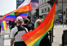 Un oraș american interzice homosexualitatea în public și scoate din biblioteci cărțile LGBTQ