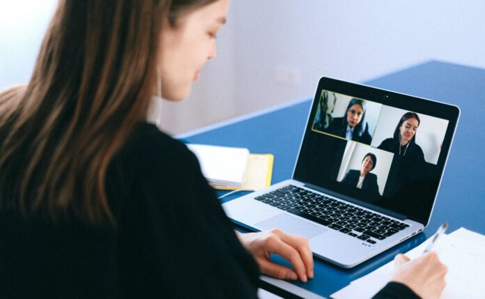 Au apărut interviurile online pentru a obține un loc de muncă