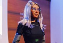 S-a terminat cu șefia umană: Mika e primul CEO robot cu inteligență artificială!