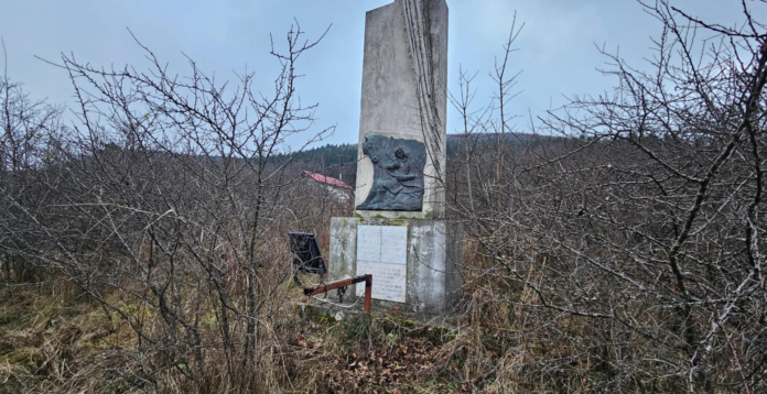 Gușă: “Noi suntem români!”, dar monumentul lui Gelu Românul, primul voievod atestat al Transilvaniei, se prăbușește sub privirile ardelenilor “patrioți”!