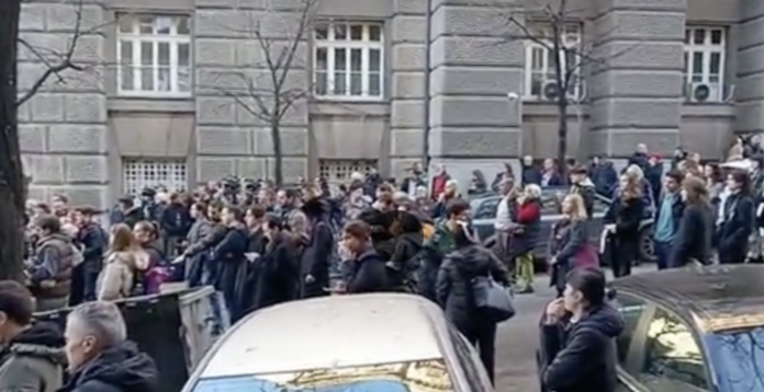 Maidanul din Belgrad, efect contrar: Partidul lui Vucic a crescut cu până la 30% la alegerile repetate în mai multe secții de votare