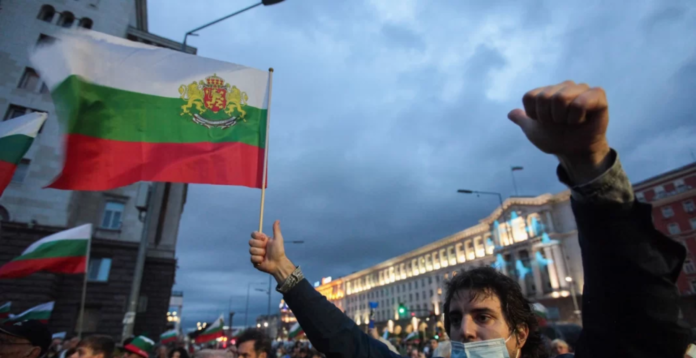 Președintele bulgar a blocat transferul blindatelor către Ucraina