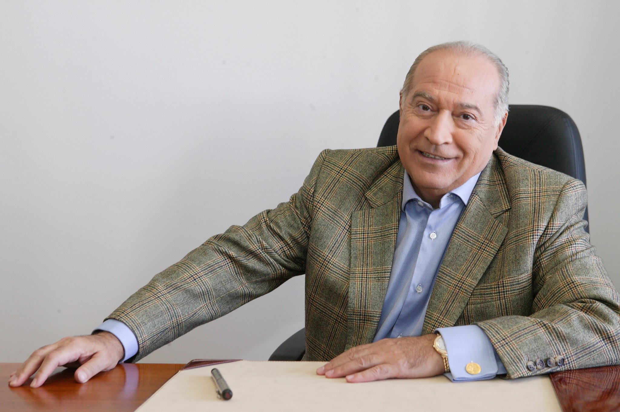 Va deveni Dan Voiculescu preot? Solid News