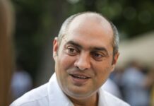 Gelu Duminică a inventat perpetuum mobile: ne scuipă și înjură, iar afacerile îi merg bine!