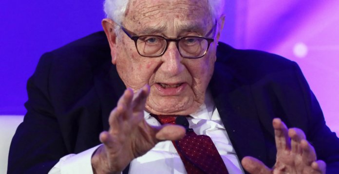 Henry Kissinger, diplomatul de la vârful puterii americane, responsabil pentru milioane de decese, a murit la vârsta de 100 de ani