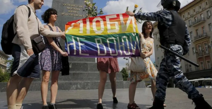 Rușii joacă dur și hotărât: Curtea Supremă interzice mișcarea LGBT pe teritoriul Rusiei!