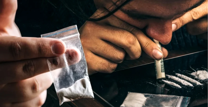 Numărul copiilor care se droghează a explodat, iar statul nu face nimic să-i ajute